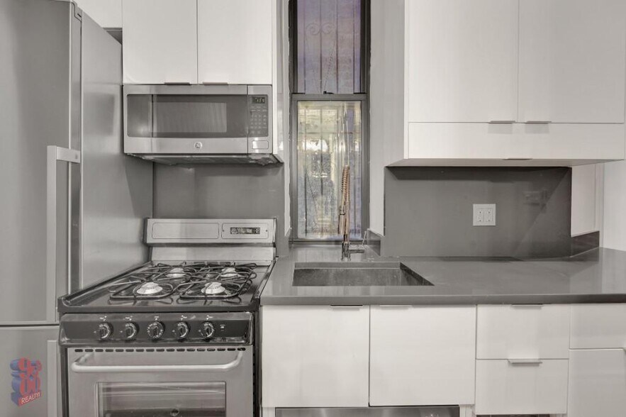Building Photo - 60 Avenue B