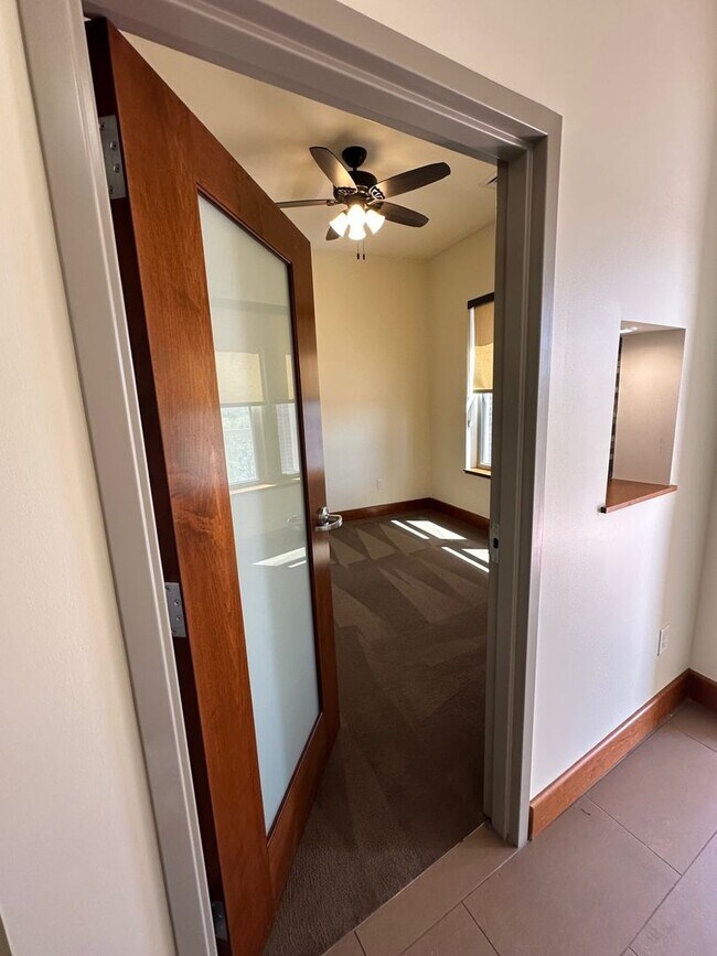 Building Photo - Blue Earth Place-One Bedroom available