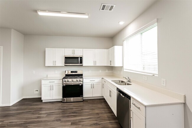 Building Photo - 18546 Boomi Ravine Trl