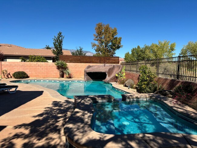 Building Photo - Short term lease! Coral Canyon on Golf Course with POOL- FURNISHED & PARTIALLY FURISNHED OPTION