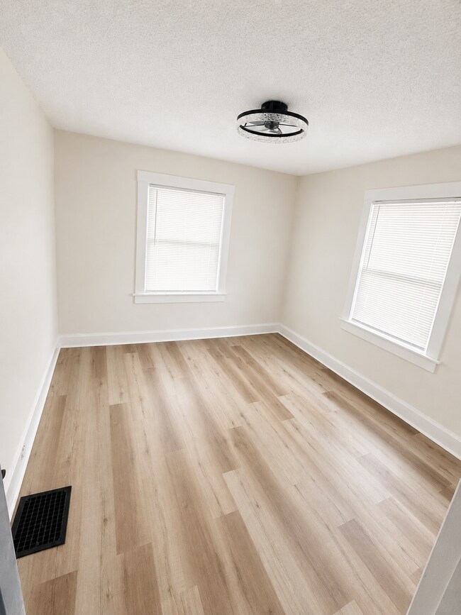Building Photo - 1404 E 66th Street