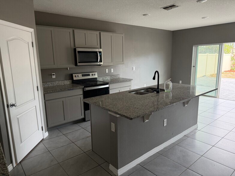 Building Photo - 1304 Sugarwood St