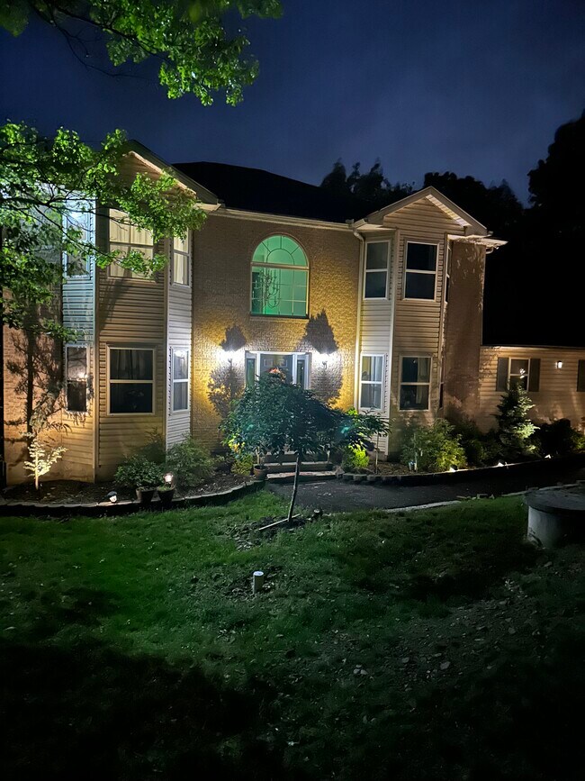 Building Photo - 128 Wilson Ct