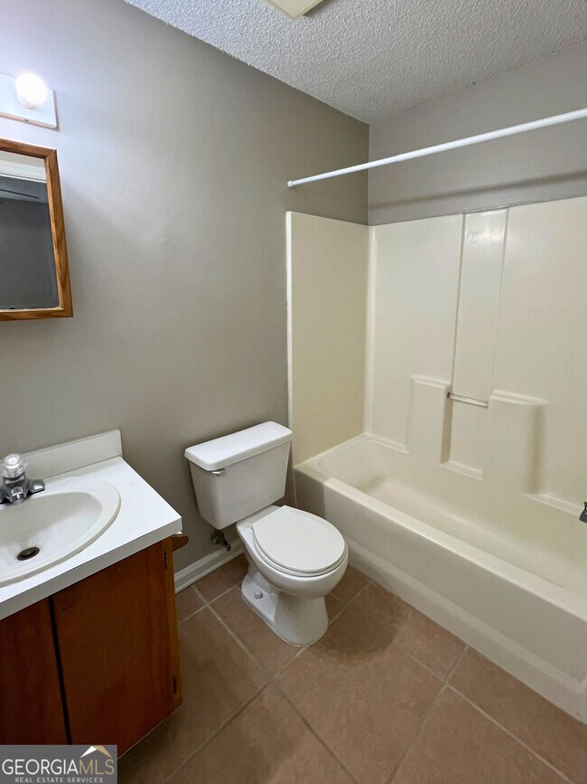 Building Photo - 410 Admiral's Walk Dr