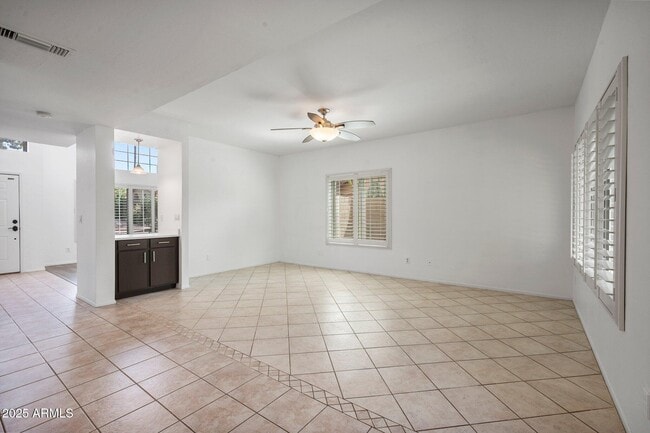 Building Photo - 4529 E Bluefield Ave