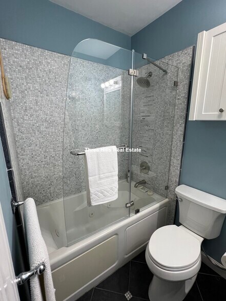 Building Photo - 238 W Newton St