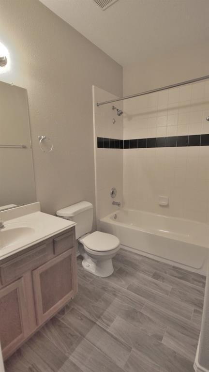 Building Photo - 1319 Colonial Manor Dr