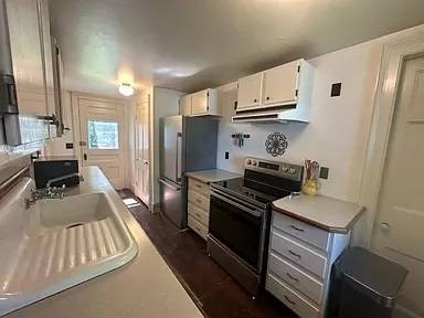 Building Photo - 8 Lake St