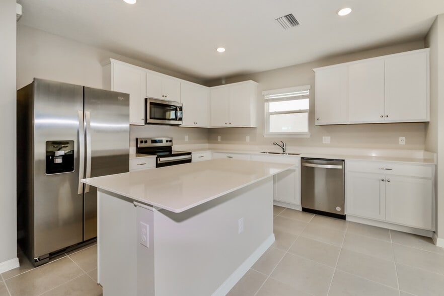 Building Photo - Redding Pointe