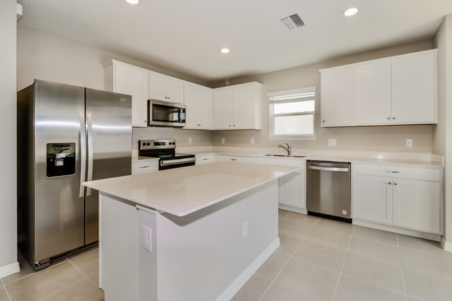 Building Photo - Redding Pointe