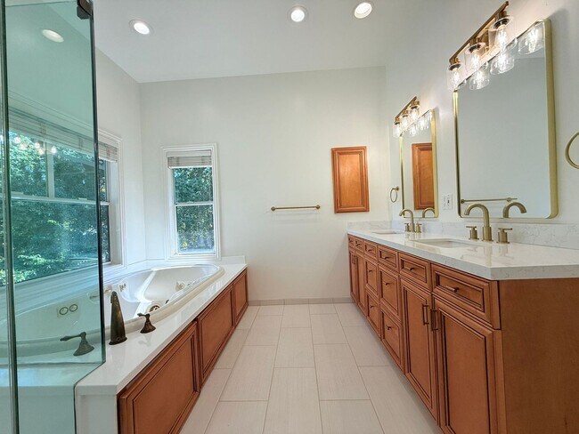 Building Photo - ? Elegant & Expansive Redwood City Home – ...