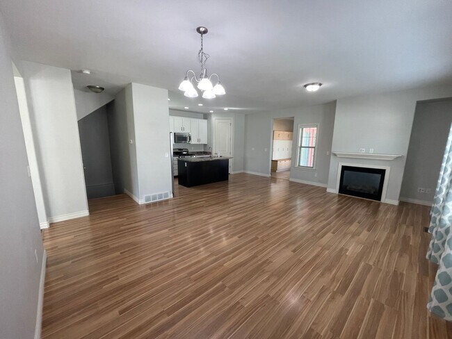 Building Photo - Beautiful 5 Bedroom Home in Daybreak