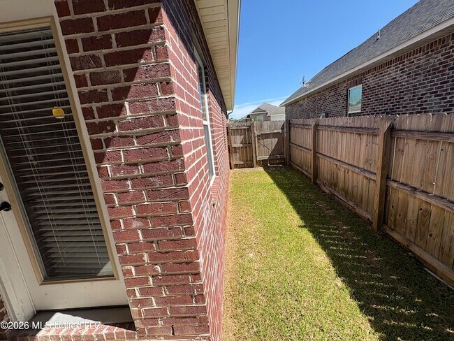 Building Photo - 17063 Palm Ridge Dr