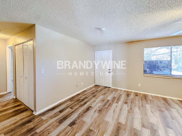 Building Photo - 3436 Woodland Dr