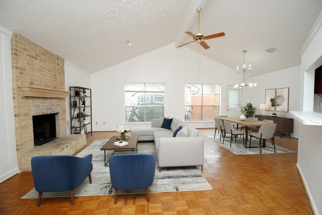 Building Photo - 16311 La Luna Dr