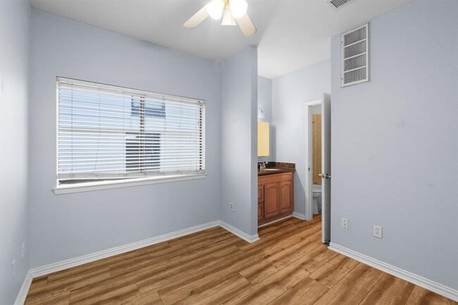 Building Photo - 2714 Nueces St