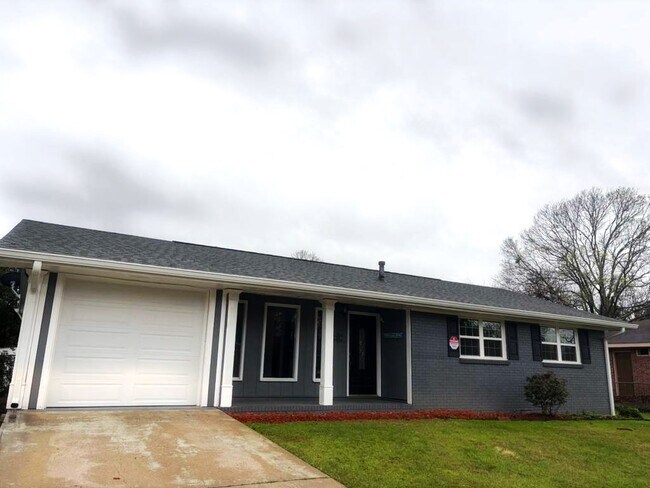 Building Photo - 82 Oliver Dr