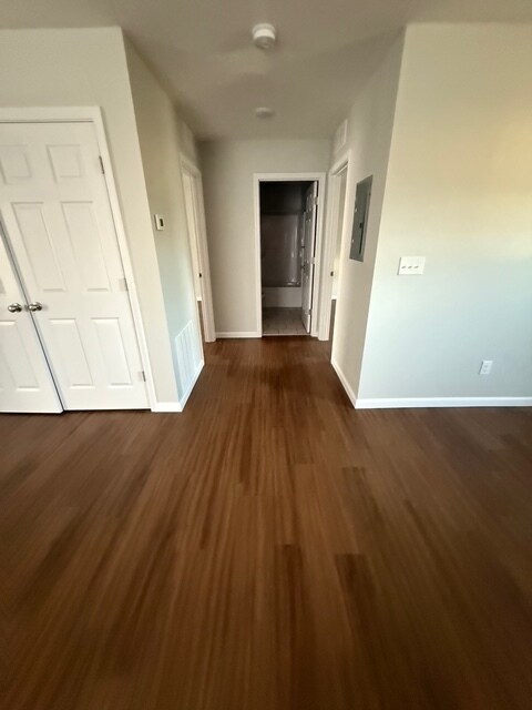 Building Photo - 148 School Side Dr