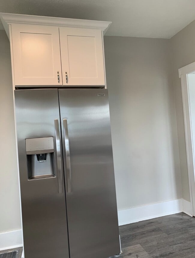 Building Photo - 257 Lovers Ln