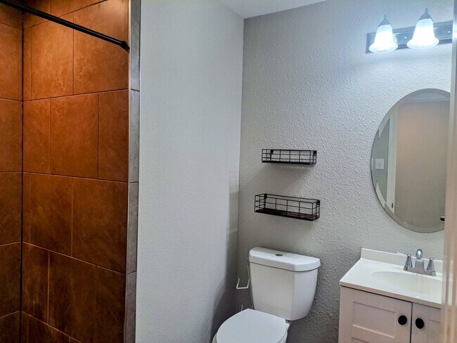 Building Photo - 4 bedroom, 2 bath home, Handicap accessible