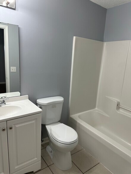 Building Photo - 510 Pine Knoll Dr