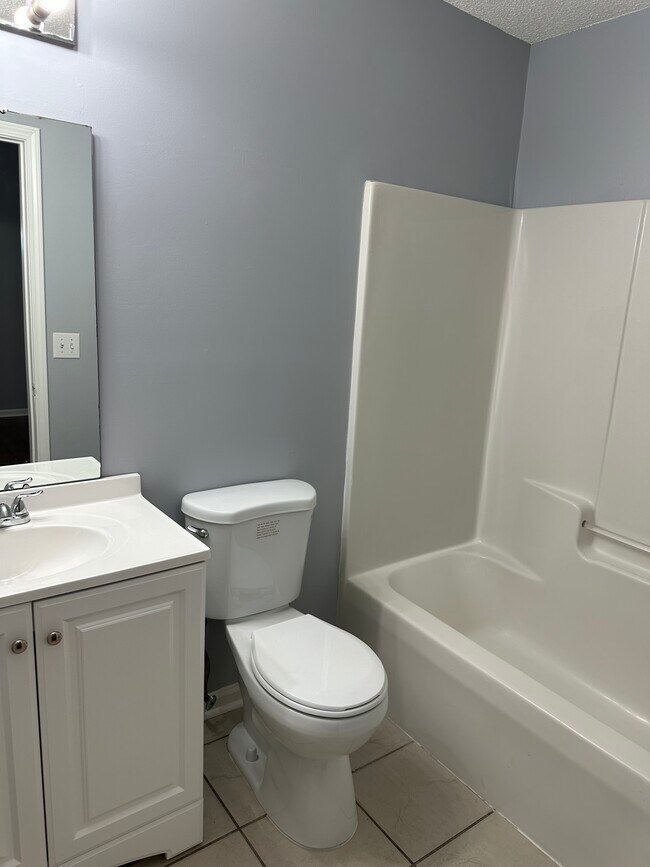 Building Photo - 510 Pine Knoll Dr