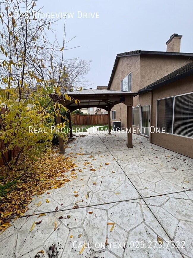 Building Photo - 4952 Ridgeview Dr