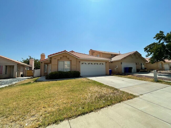 Building Photo - Victorville- Refurbished 2 Bedrooms 2 Bathrooms, New Laminate Floors