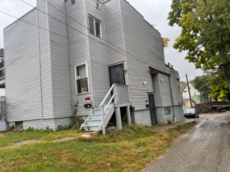 Building Photo - 1532 Woodland Ave NW