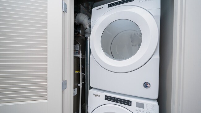 Building Photo - 1502 W Ainslie St