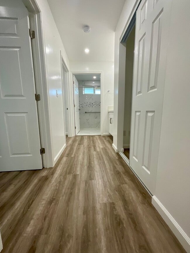 Building Photo - Spacious Duplex--5Beds, 2Baths  Ground Floor Unit