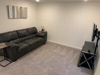 Building Photo - Laurel Lane