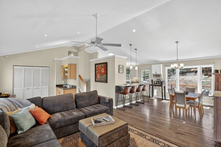 Building Photo - 6 Hunters Ridge Dr