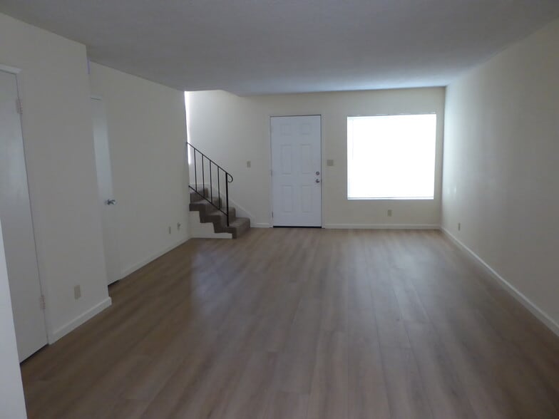 Building Photo - 240 Ellwood Beach Dr