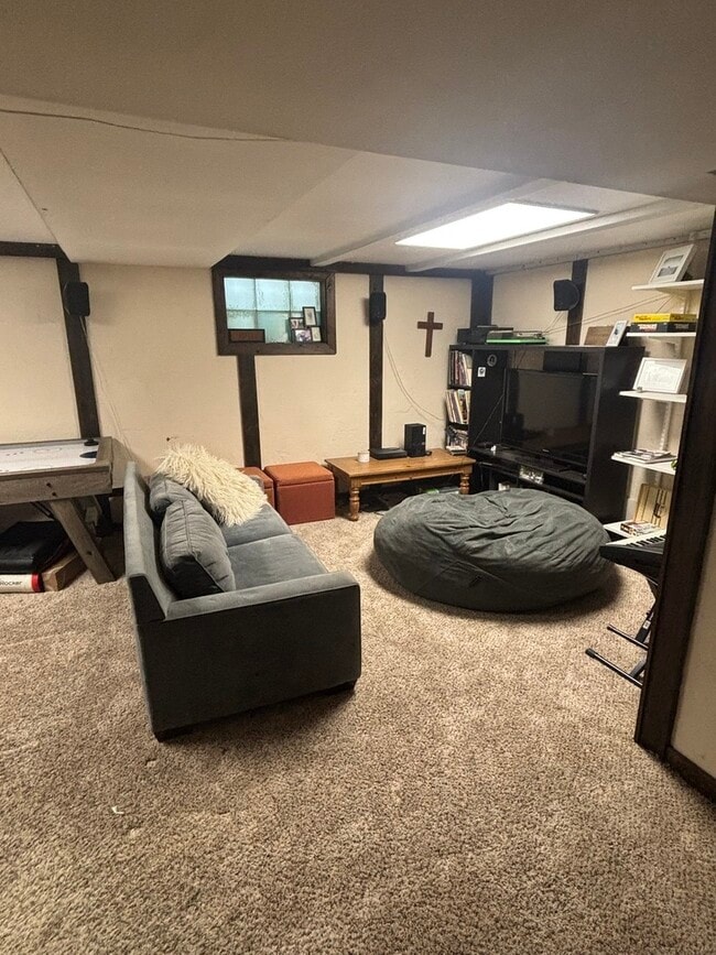 Building Photo - 290 Elm Park Ave