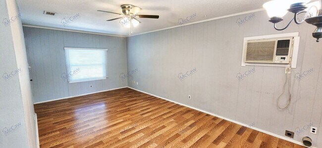 Building Photo - 1520 Hilltop Dr