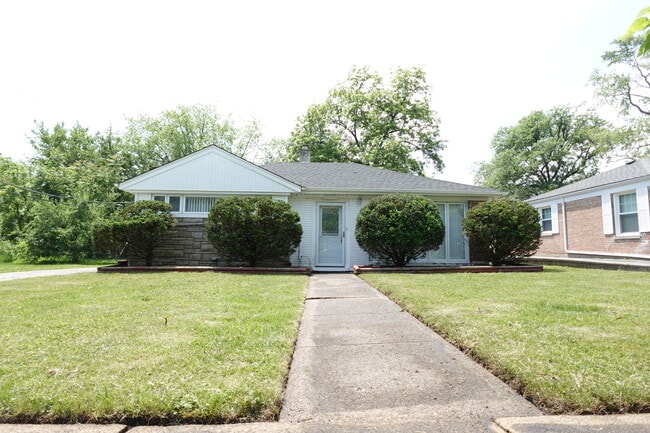 Building Photo - 2045 Magnolia Rd