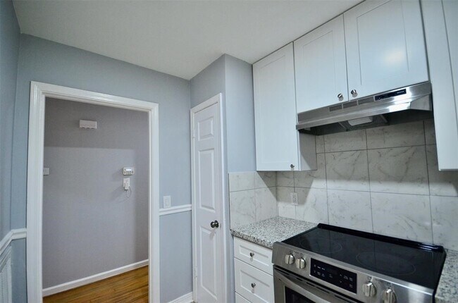 Building Photo - 6229 Tanager St