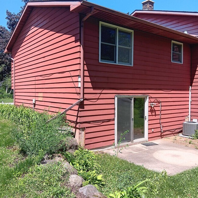 Building Photo - 2678 Richardson St