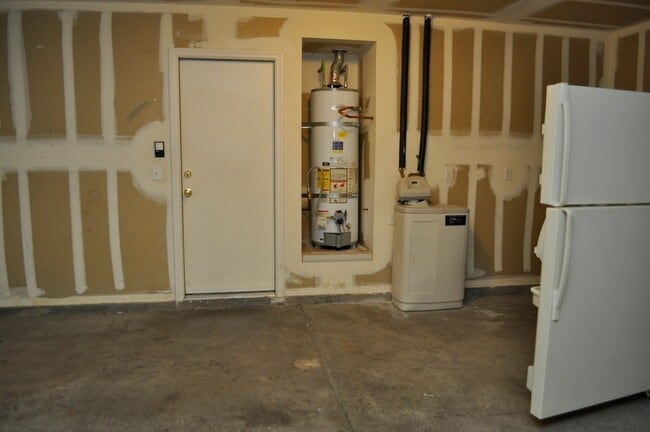 Building Photo - 452 Groft Way