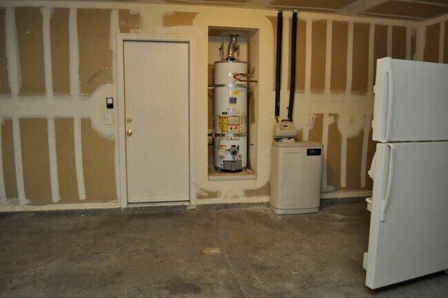 Building Photo - Single Story Three Bedroom Home in the Heart of Henderson
