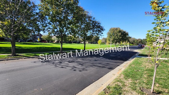 Building Photo - Maintenance free living in Blue Valley School district