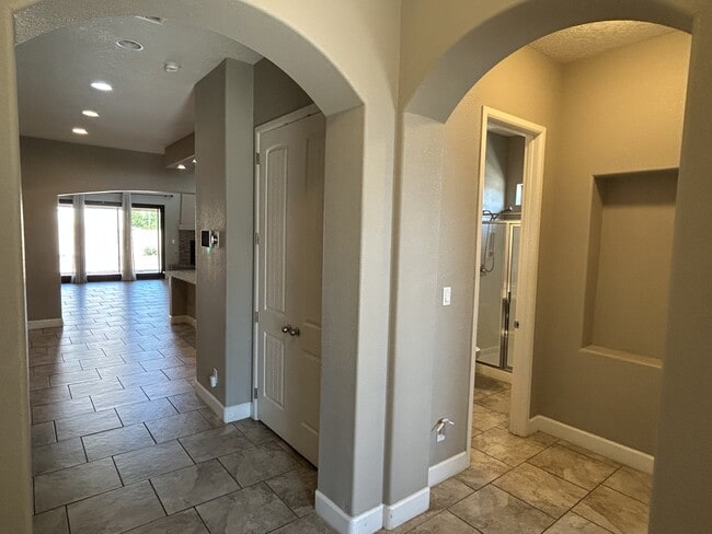 Building Photo - 7115 Vista Terraza Dr NW