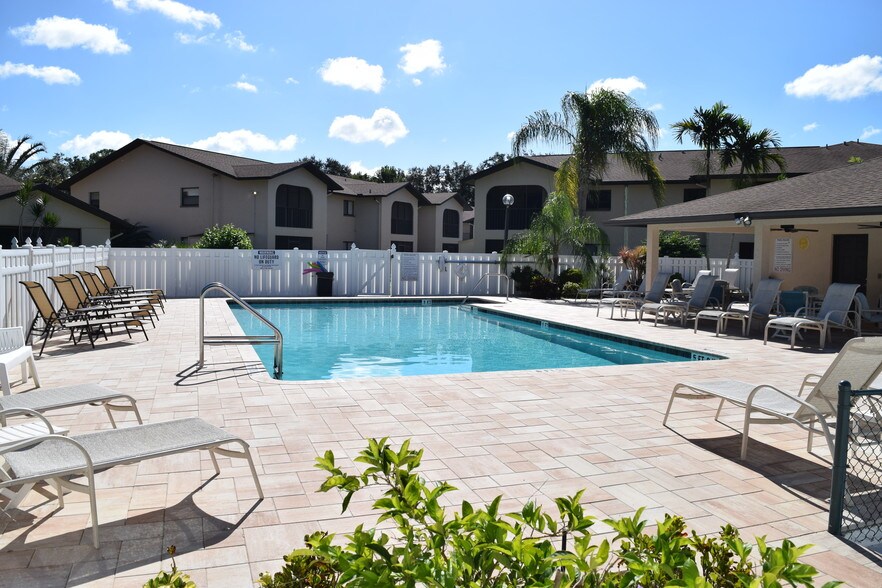 Heated community pool - 10011 Maddox Ln
