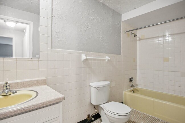 Building Photo - 2500 Mark Thomas Ln