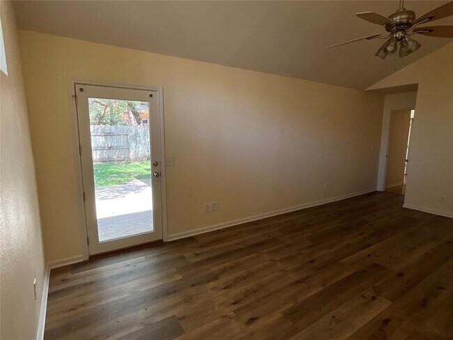 Building Photo - 15702 Racine Cove