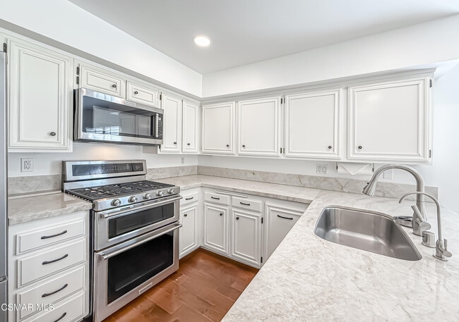 Building Photo - 2829 Shoreview Cir