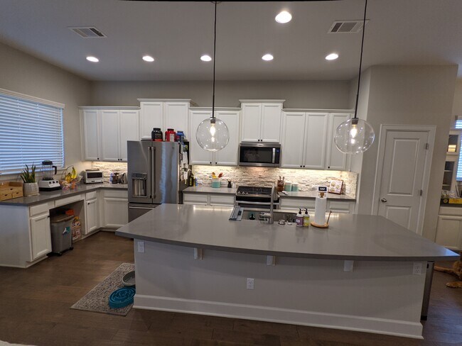 Building Photo - 15008 Cabrillo Way