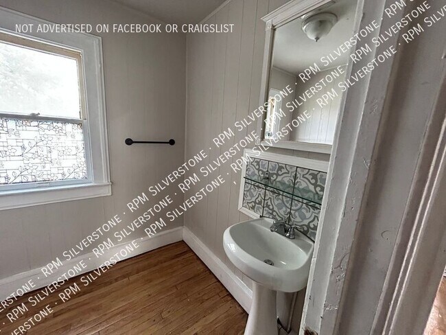 Building Photo - 52 W Bernhard-