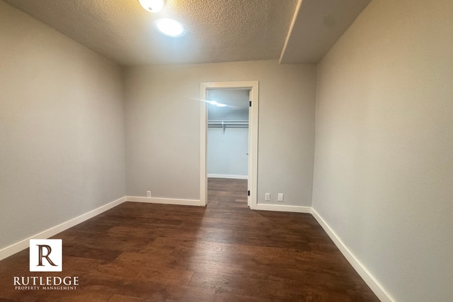 Building Photo - Cute & Cozy Cottage 1 Bedroom / 1 Bath - New Remodel